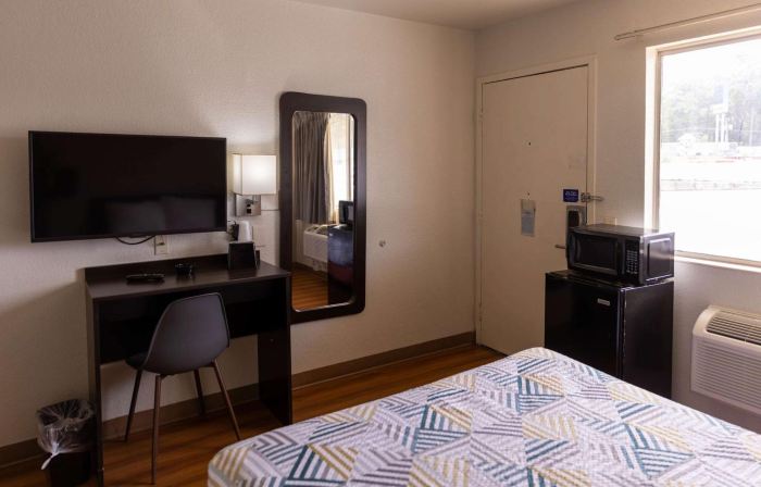 Motel 6 Lufkin, TX
