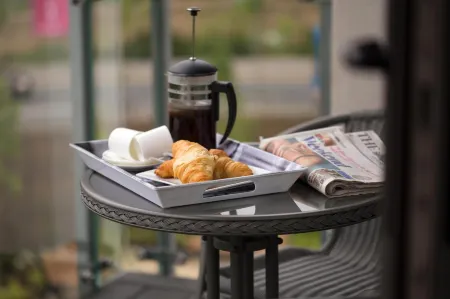 Western Gate - Luxury 2 Bed Downtown Apartment Отели в г. Олд Бейсинг энд Личпит