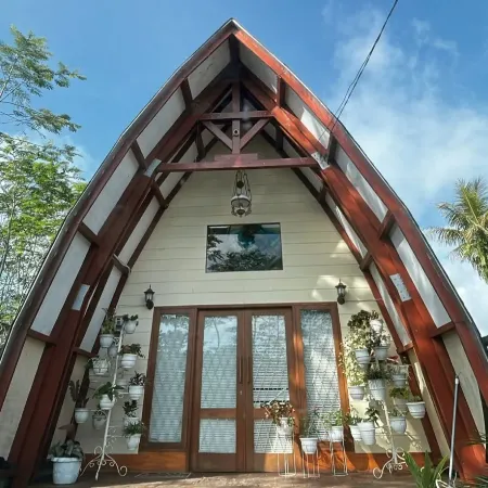 Jajapin Rekloba Lodge Отели в г. Sukaratu