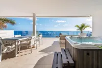 Grand Horizon Luxury Boutique Apartments - Bathtub