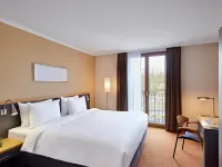 The Curve Hotel BayArena Hotels near فليتار