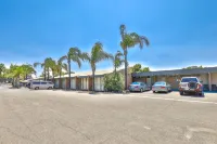 Cottonwood Motor Inn - parking