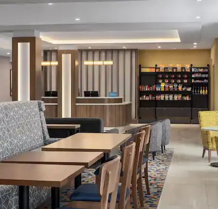 Hampton Inn by Hilton Montreal East Anjou Отели рядом с достопримечательностью «Улица Шербрук»