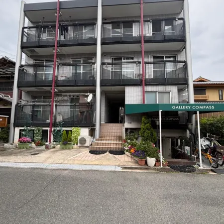 Gallery Compass- Art Apartments Osaka with Breakfast Free Parking