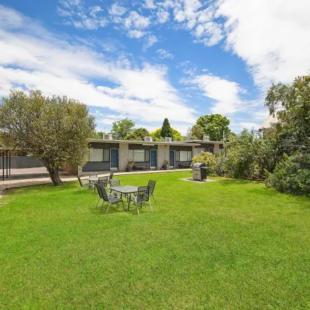 Hamilton Lakeside Motel