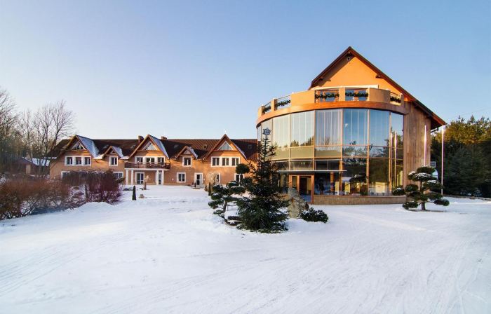 Pory Roku I Hotel i Natura
