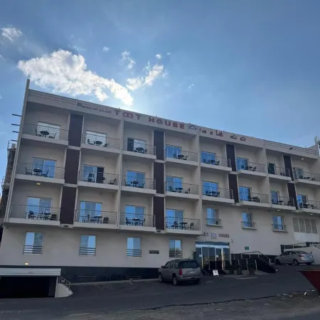 Toot House Furnished Residential Units, Al Wessam