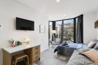Cozy Stays - Private Rooms in Adelaide CBD with Shared Facilities - Hostels