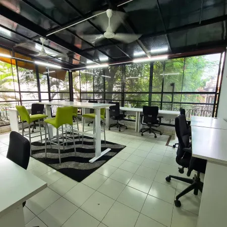 Hostel Lifespace- Twin Bungalow with Pods, Bunks, Private Rooms, CoWork & Cafe