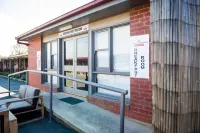 Cherry Blossom Motor Inn Hotels in Young