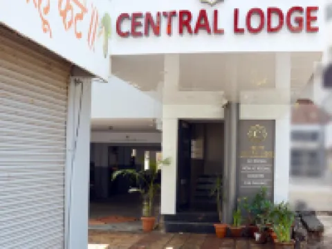 Central Lodge فنادق في كولهابور