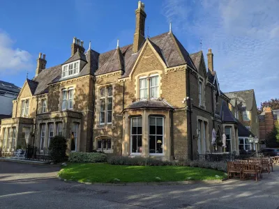 Cotswold Lodge Hotel Hotels near Summertown Library