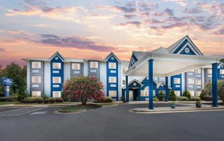Microtel Inn & Suites by Wyndham Columbus North