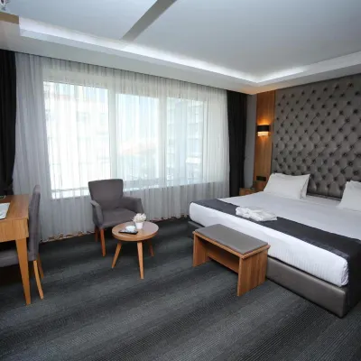 Grand Silay Hotel Отели рядом с достопримечательностью «Парк Кугулу»
