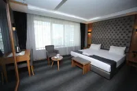 Grand Silay Hotel - balcony