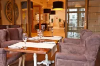 Hotel Szara Willa - พร้อมอาหารเช้า