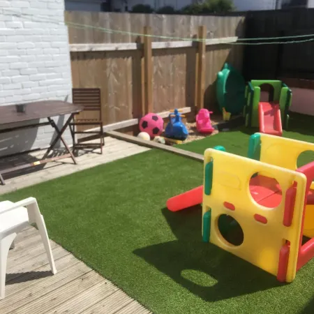 Singer House Beach Holiday Flats with Parking ,Opposite Paignton Pier ,English Riveria