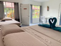 Rooms & Pool Macaws Hotels in Uvita