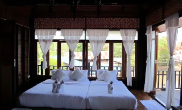 At Casa Guesthouse Amphawa