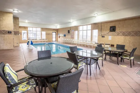 Super 8 by Wyndham Big Rapids Отели в г. Биг Рапидс