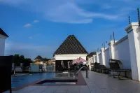 PoshLux Executive Hotel - Pools