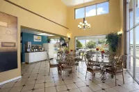 Days Inn by Wyndham Conway - breakfast