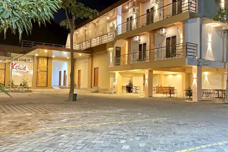 Al-Kiswah Syariah Guest House Отели в г. Kepanjenkidul