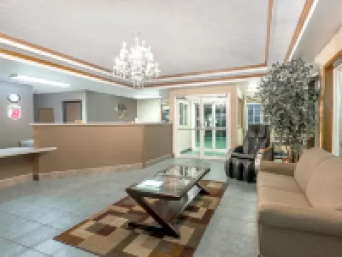 Super 8 by Wyndham Ottawa Hotels in Ottawa