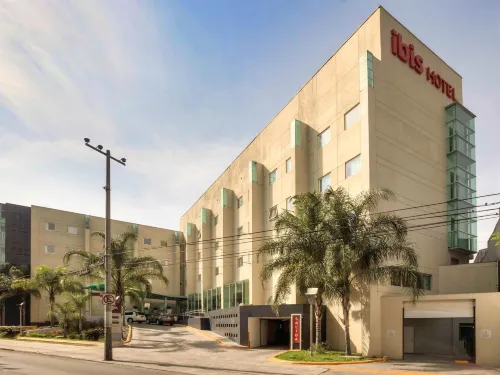 Ibis Guadalajara Expo - parking