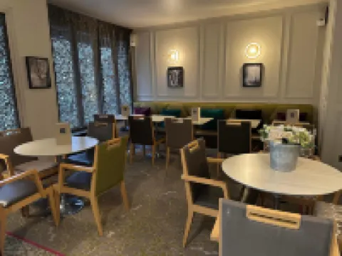 Hotel Dauphin Hotels in Puteaux