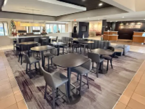 PRESTON SUITES by IHG
