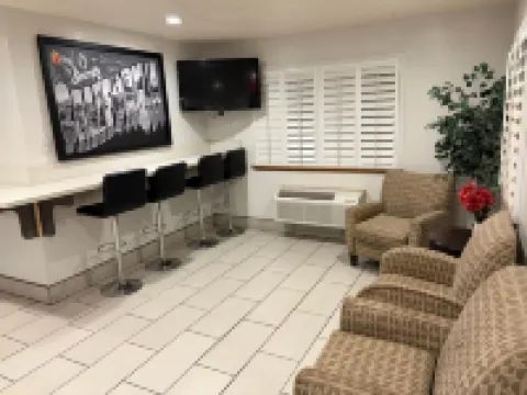 Super 8 by Wyndham Selma/Fresno Area