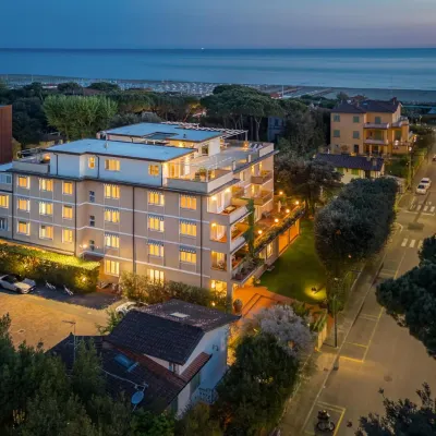 President Hotel Hotels near Forte Lorenese