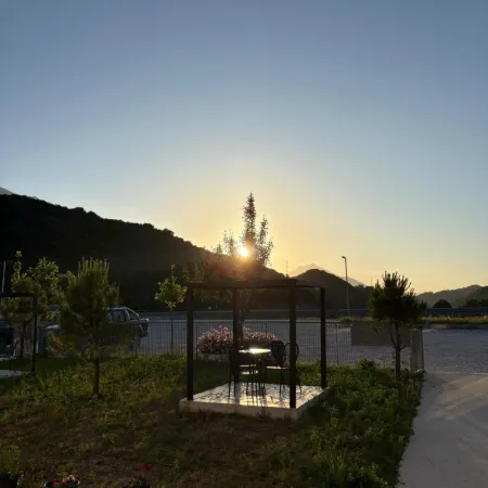 Lumi I Bardhe Hotel & Restaurant
