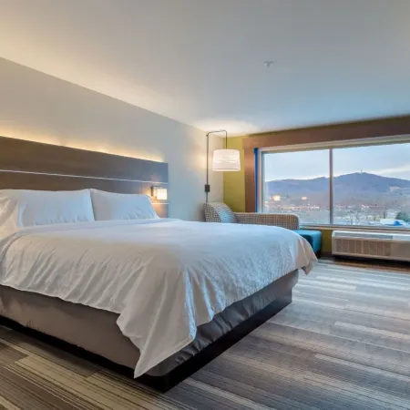 Holiday Inn Express & Suites MARION by IHG