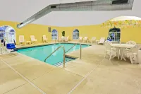 Microtel Inn & Suites by Wyndham Prairie du Chien Hotels in Marquette