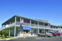 Travelodge by Wyndham Clearlake Các khách sạn ở Cobb