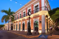 Courtyard Mazatlan Beach Resort Hotels in der Nähe von Monumento a Jose Angel Espinoza Ferrusquilla