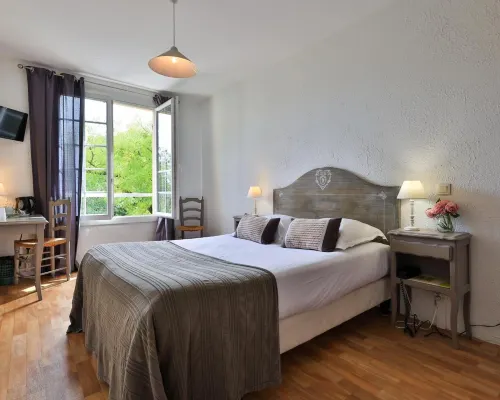 Logis Hôtel Castel Mouisson Hotels in Barbentane