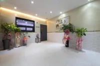 Two Nights Business Hotel - С баром