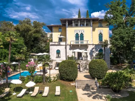 Hotel Villa Astra Отели в г. Ловран