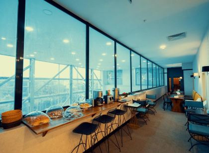 Roof 264 Hotel & Suites