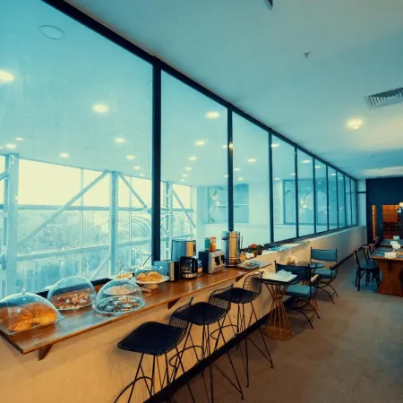 Roof 264 Hotel & Suites