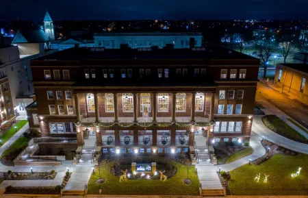 The Stella Hotel & Ballroom Отели рядом с достопримечательностью «Парк Симмонс Айленд»