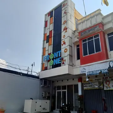 Front One Budget Hotel Tirtonadi Solo
