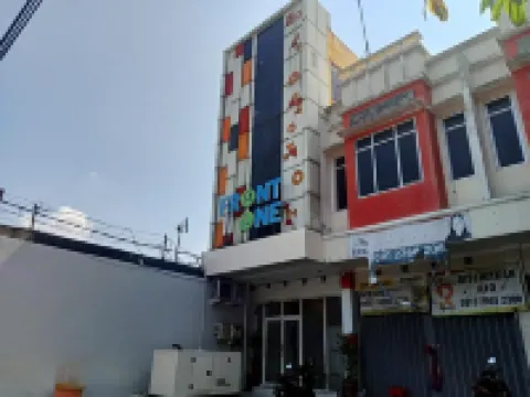 Front One Budget Hotel Tirtonadi Solo