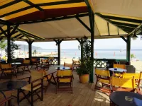 Captain's Beach Apartments Hotels near Agios Athanasios