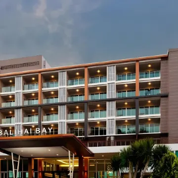 Balihai Bay Pattaya Отели рядом с достопримечательностью «Пирс Бали-Хай»