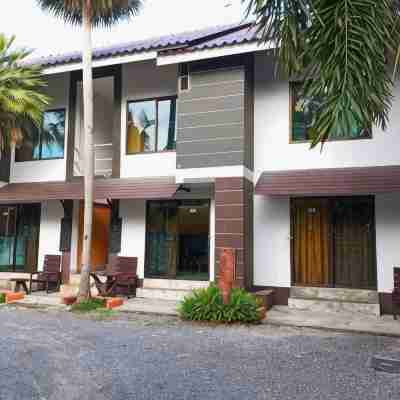 Banyan Resort Bangsaen Hotel Exterior