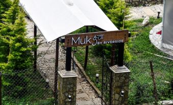 Mukshwaa by riverside